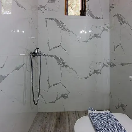 Modern One Bedroom Beachside בית נופש *