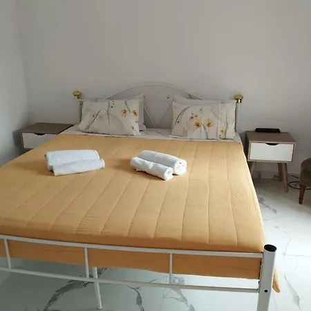 Modern One Bedroom Beachside בית נופש